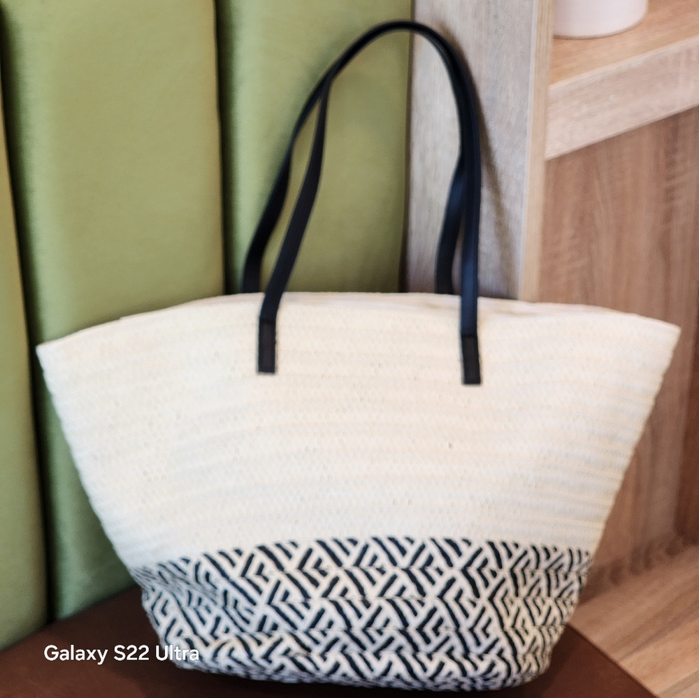 AR New York Woven Women's Large Straw Beach Tote Bag with Black Handles - Picture 3 of 10